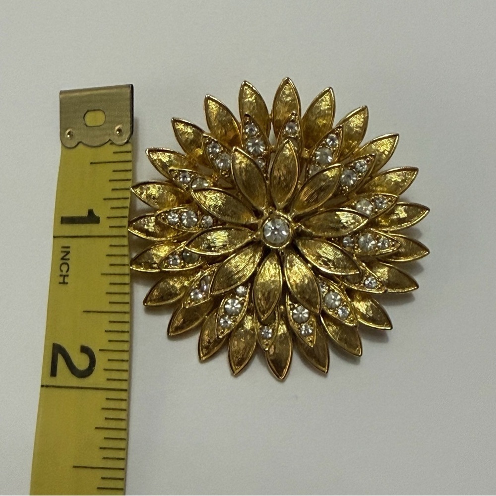 Vintage Style Flower Petals With Rhinestones Brooch Pin - Picture 4 of 6